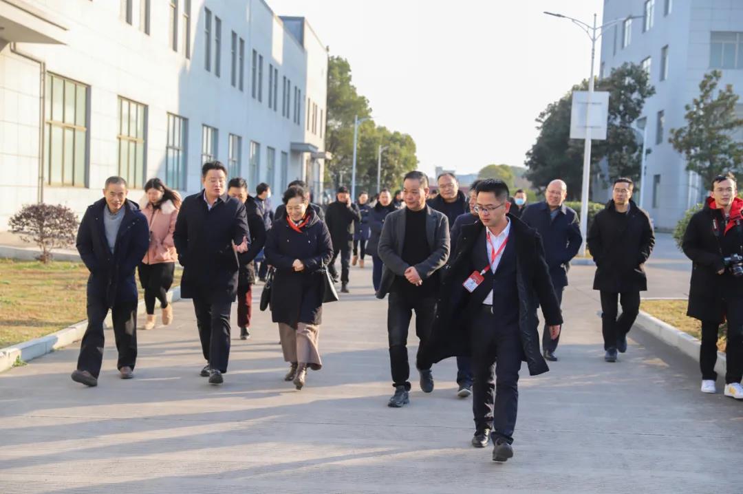 省药监局一级巡视员陈智慧一行莅临浙江艾妍走访调研